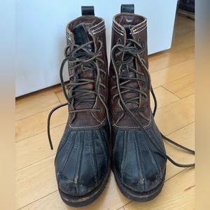 Frye Victoria Duckboot (US 8)